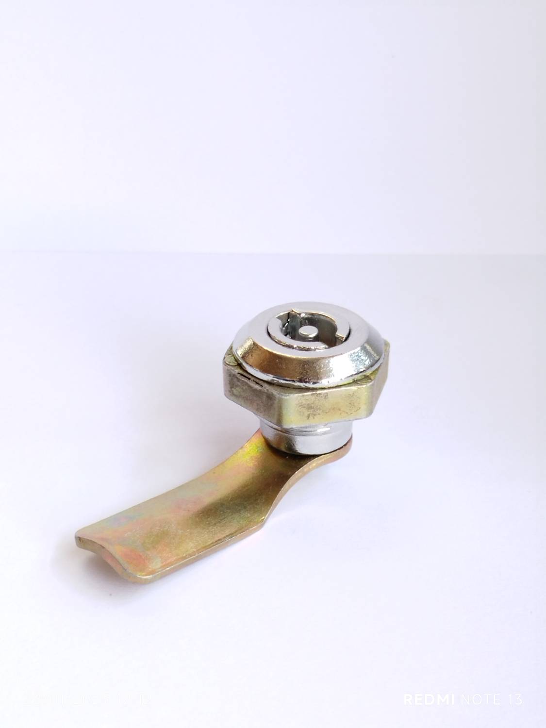 قفل زیمنسی فلزی رنگ  برند : کرم بسته 1 عدد سایز : زبانه کوتاه